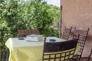Sunny House with Garden View - 2BR Apartment in Guadeloupe - Free WiFi & Parking - Émilien - 8
