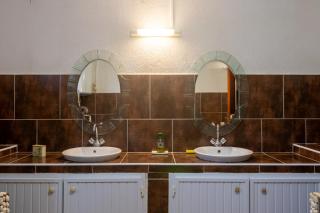 Sunny House with Garden View - 2BR Apartment in Guadeloupe - Free WiFi & Parking - Émilien - 3