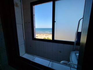 Apartamento Pé na areia e Vista mar a 20 metros da Praia da Aviação - Praia Grande - 2
