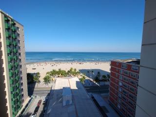 Apartamento Pé na areia e Vista mar a 20 metros da Praia da Aviação - Praia Grande - 0