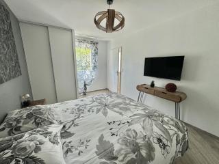 Appartement terrasse et jardin - Saint-Julien-les-Villas - 9