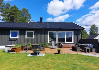 Cosy family home with pool - 9