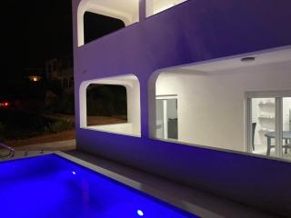 Panoramablick & Pool - Bar - 9