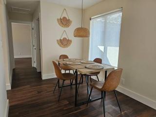 Newly-Renovated, Designer Apt Close to the Beach - Fort Lauderdale - 9
