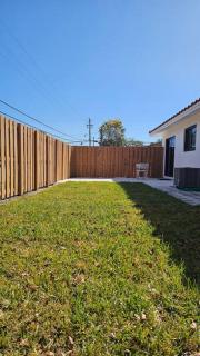 Newly-Renovated, Designer Apt Close to the Beach - Fort Lauderdale - 8