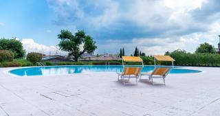 Oleandro Apartment - Featuring a Private Garden and Access to 5 Pools - Desenzano del Garda - 0
