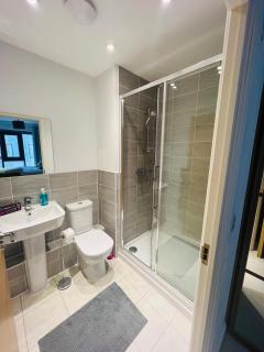 Charming 2 Bed and 2 Bath Flat in Watford - Watford - 2