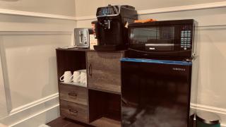 Near Skytrain and QUIET Private Bedroom Ensuite BathRM, Free Wifi & Coffee, Cozy - Burnaby - 3