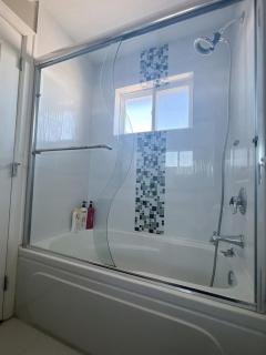 Near Skytrain and QUIET Private Bedroom Ensuite BathRM, Free Wifi & Coffee, Cozy - 5