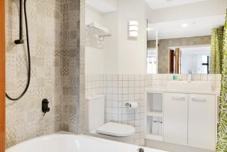 Greys Urban Escape with Laundry and Park View - 1