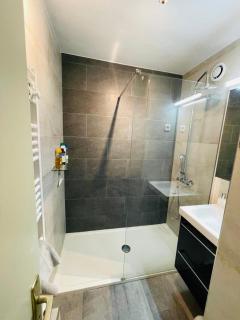 Beach apartment with tropical garden and mountain view Best location - 2