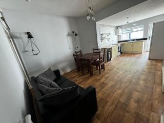 Double-Bedroom C1 Manchester Close To Bolton Centre - - 1
