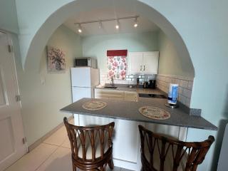 Ocean breeze & views - studio - Five Islands Village - 1