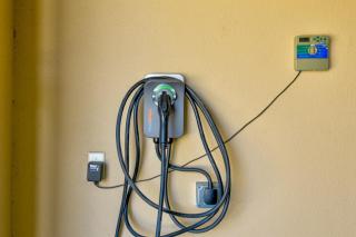 Joshua Tree Getaway with Pool, Spa, BBQ and Sleeps 12 - Indio - 3