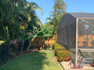 Three Bedroom Jungle Paradise with heated pool with everything you need for the beach - Bradenton - 1