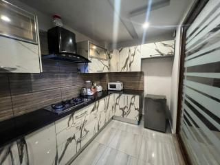 luxury 2 Bedroom Apartment - Lahore - 5