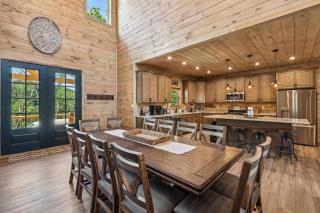 Moonshine Mountain Lodge cabin - 3