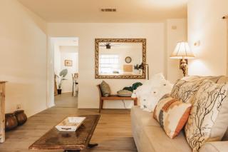 Summer Getaway at Wabi Sabi Home with Cowboy Pool - Austin - 9