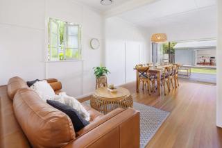 Moffat Beach Entertainer with Kids Retreat & Walk to Beach - Caloundra - 3