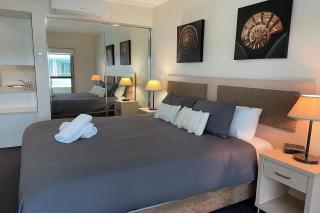 Pacific Blue 245-265 Sandy Point Rd - Dual Key Access, air conditioned unit with resort facilities and linen supplied - Salamander Bay - 4