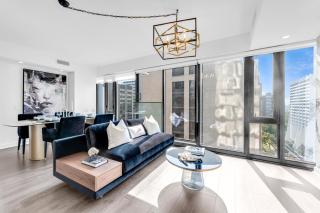 The Royal 2 Bedroom Condo Yorkville - 7