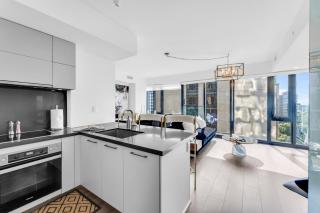 The Royal 2 Bedroom Condo Yorkville - 3