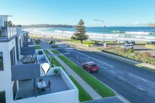 Mollymook Luxury Beachfront Apartment 3 - 5