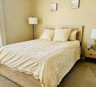 Oasis 2 bedroom minutes to the marina - 5