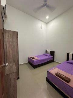 Homestay Kemaman Fyna08 Semi-D, 4 Bedrooms Dekat Pantai Kijal - Kijal - 3