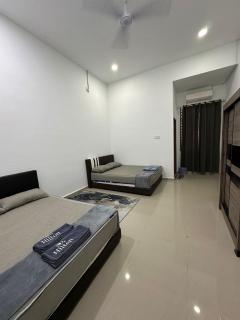 Homestay Kemaman Fyna08 Semi-D, 4 Bedrooms Dekat Pantai Kijal - Kijal - 1