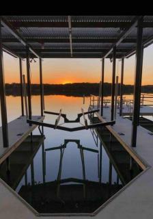 LUMU Lake House - Kingsland - 3