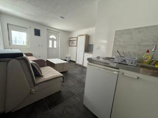 SS Studio Apartman - Sutomore - 1