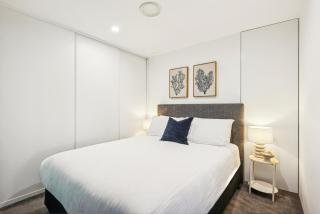 Circle on Cavill Luxe 2-Bed with Views & Pool - Gold Coast - 7