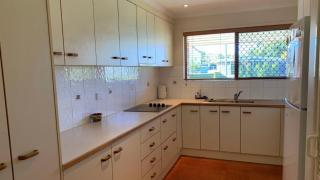 Lowset pet friendly home, with room for a boat, Palm Ave, Bongaree - 3