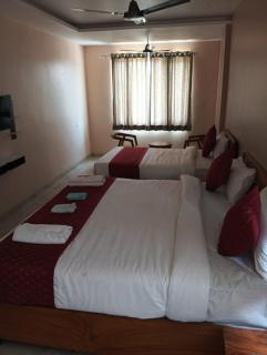 Krishna Vatika Hotel - 6