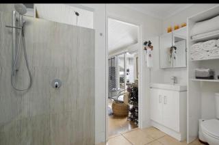 Affordable Luxury Room - Gold Coast - 7