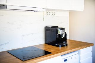 Elegant 1-Bedroom Apartment with Small Breakfast & Free Parking - 7
