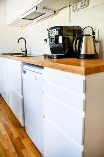 Elegant 1-Bedroom Apartment with Small Breakfast & Free Parking - 3