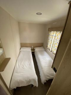 Hillside Sleeps 6 - Allhallows - 8