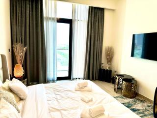 Stunning Living with Burj KhaLifa View - 3