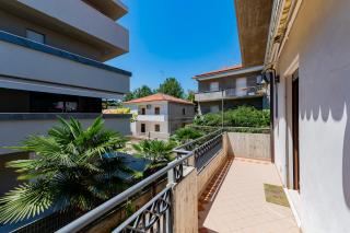 Two-Levels Apartment with Balconies near the Beach - 5