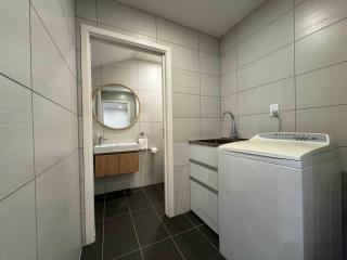 NO PARTY ALLOWED, Entire Brand New 3 bedroom townhouse, free unlimited fibre wifi and free parking - 8