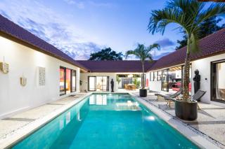 Cozy 4BR Family Villa at walking distance of best restaurants - Kerobokan - 6