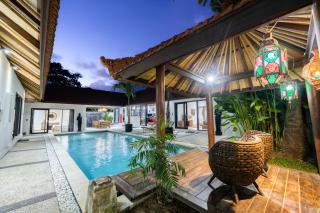 Cozy 4BR Family Villa at walking distance of best restaurants - Kerobokan - 1