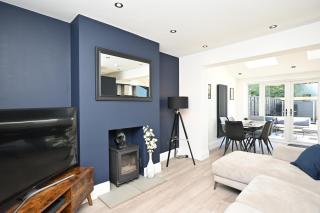 Super Modern 3 bedroom semi-detached. - 5