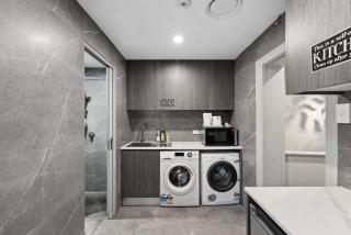 Standard Triple Room - Luxe Spot - Next to Central - Shared Bathroom - Sidney - 1