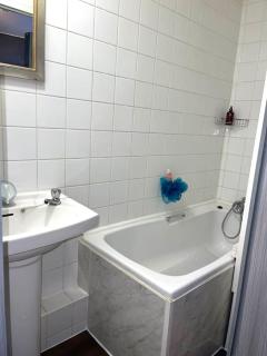 12 Penn Gardens - Apart 1 - Friern Barnet - 7