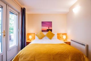 215 - The Willow at The Harbour Mill by Shortstays - Westport - 5