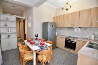 Elli's Private House - 1