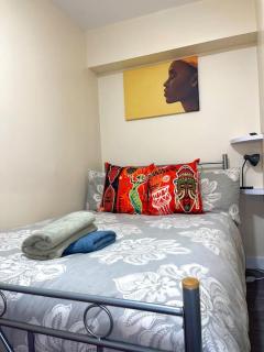 12 Penn Gardens Standard Room- 4 - 8